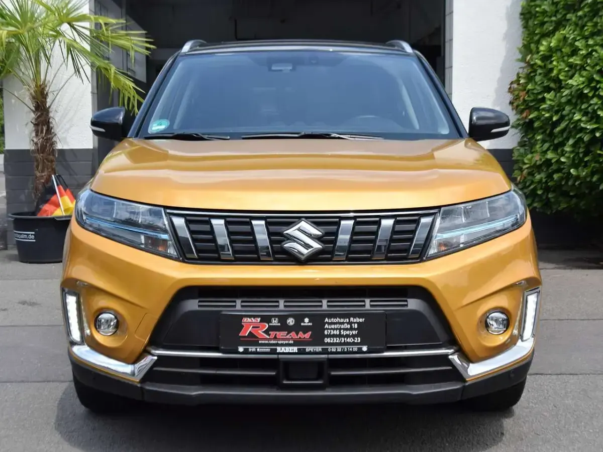 Gebraucht Suzuki Vitara Comfort 102 PS (75 kW) 2022 Gold metallic SUV