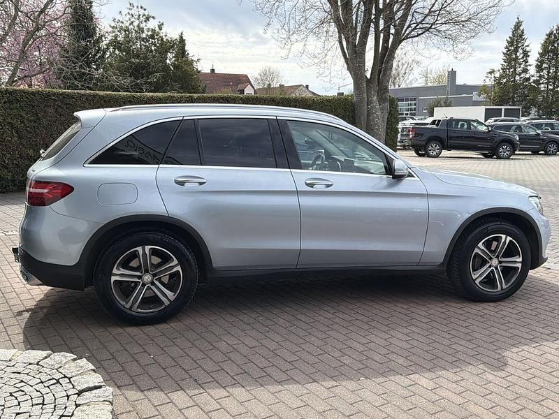 Gebraucht Mercedes GLC250 204 PS (150 kW) 2016 Silber diamantsilber  metalliclack (metallic) SUV