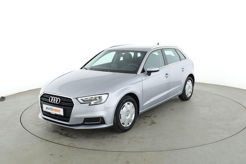 Grau Gebraucht 2019 Audi A3 Design Limousine | 17.570 € (Fairer Preis) - Bild 1/3