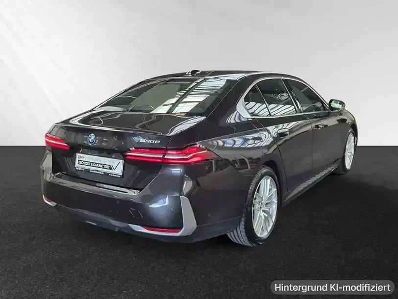 Gebraucht BMW 530e Sport Line 299 PS (219 kW) 2024 Sophistograu brillanteffekt metallic Limousine