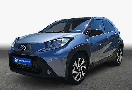 Gebraucht Toyota Aygo X Basis 72 PS (52 kW) 2025 Celestite grey metallic / night sky black SUV