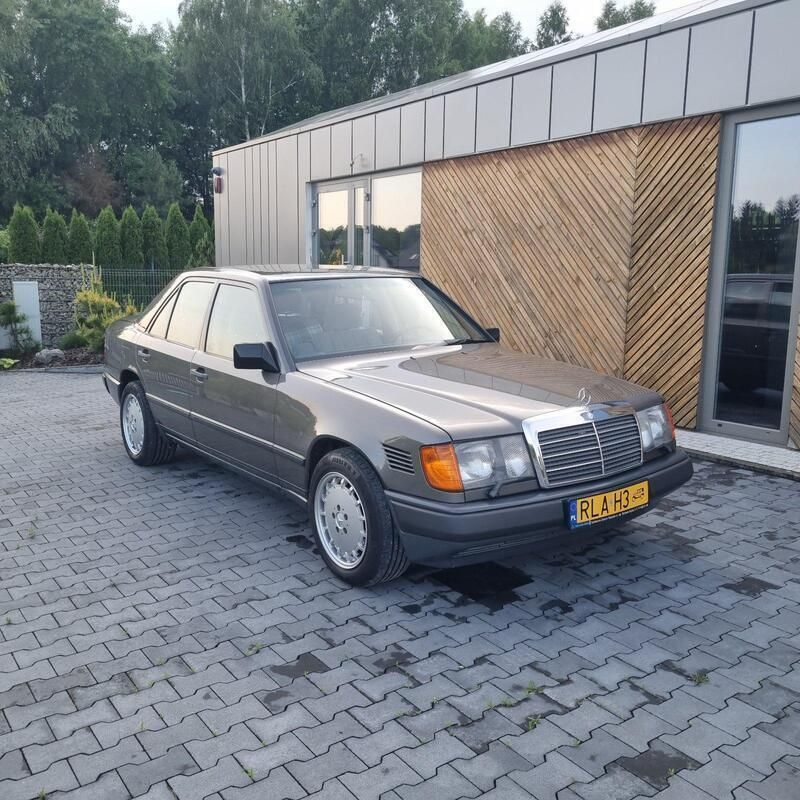 Gebraucht 1989 Mercedes E300 Limousine | 9.900 € - Bild 1/4