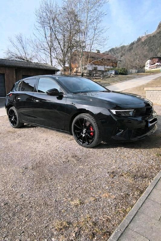 Gebraucht Opel Astra 131 PS (96 kW) 2023 Schwarz Limousine