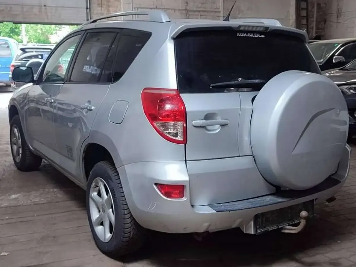 Gebraucht Toyota RAV4 152 PS (111 kW) 2007 Silber SUV