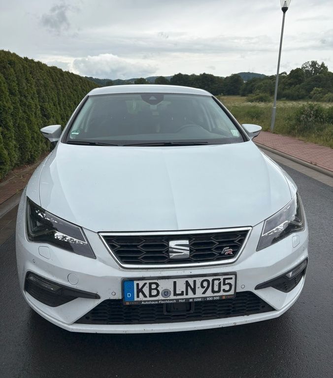 Weiß Gebraucht 2020 Seat Leon FR Limousine | 16.800 € (Guter Preis) - Bild 1/4