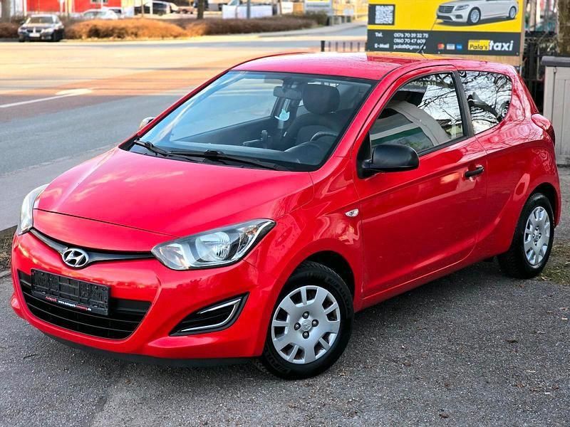 Gebraucht Hyundai i20 86 PS (63 kW) 2013 Rot Kleinwagen