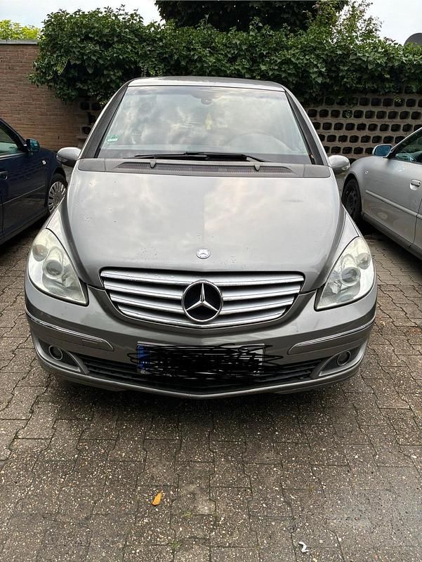 Grau Gebraucht 2006 Mercedes B180 Van / Kleinbus | 1.050 € (Superpreis) - Bild 1/4