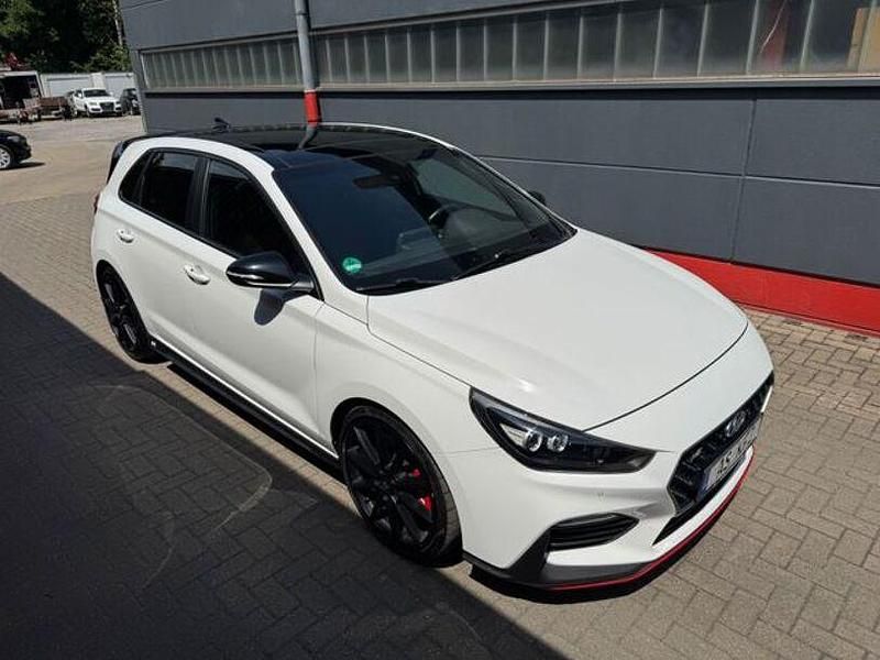 Weiß Gebraucht 2019 Hyundai i30 N Performance Limousine | 22.990 € (Fairer Preis) - Bild 1/4