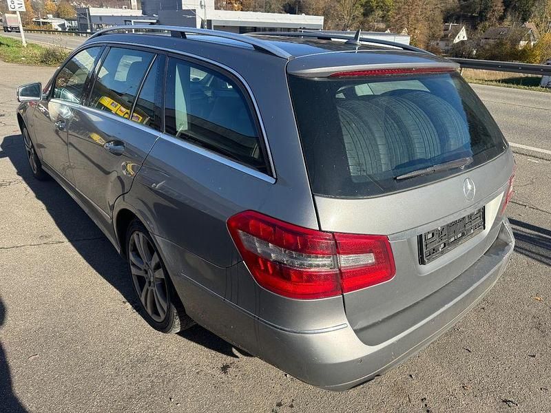 Gebraucht Mercedes E250 Avantgarde 204 PS (150 kW) 2010 Grau Kombi