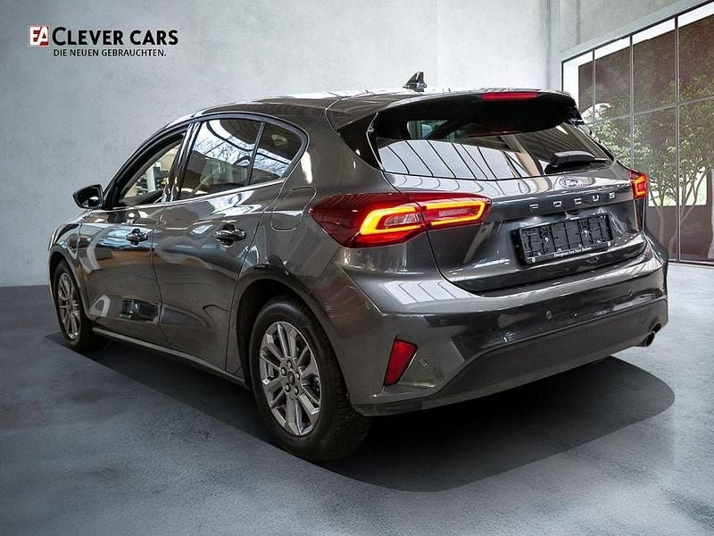 Gebraucht Ford Focus Titanium 125 PS (91 kW) 2025 Grau Limousine