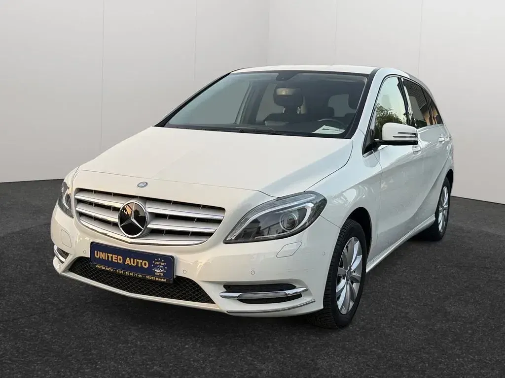 Gebraucht Mercedes B180 122 PS (89 kW) 2012 Weiß Kleinwagen