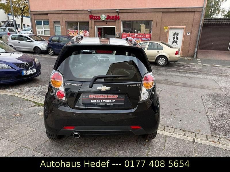 Używany Chevrolet Spark LS 68 KM (50 kW) 2011 Czarny Hatchback