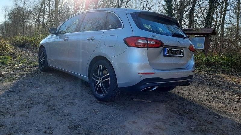 Gebraucht Mercedes B250e 160 PS (117 kW) 2021 Silber Van / Kleinbus