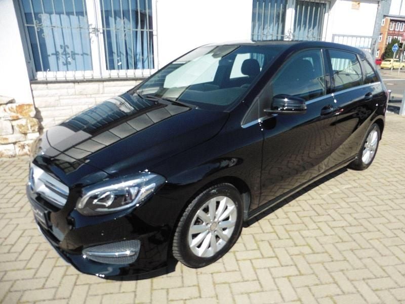 Gebraucht Mercedes B180 122 PS (89 kW) 2015 Schwarz Van / Kleinbus
