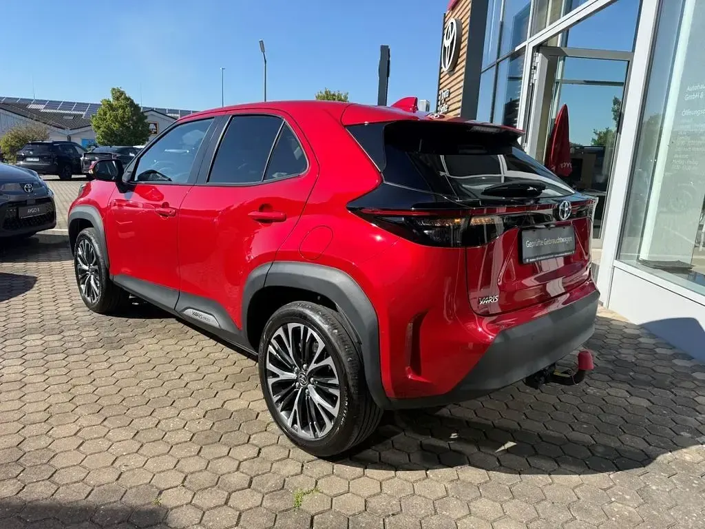 Gebraucht Toyota Yaris Elegant 116 PS (85 kW) 2022 Rot Kleinwagen