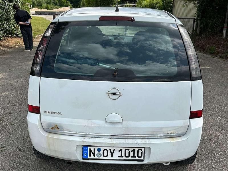 Weiß Gebraucht 2009 Opel Meriva Enjoy Van / Kleinbus | 790 € (Guter Preis) - Bild 1/4