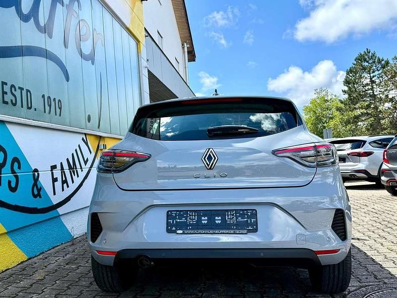 Neu Renault Clio V Evolution 91 PS (66 kW) 2025 Grau Limousine