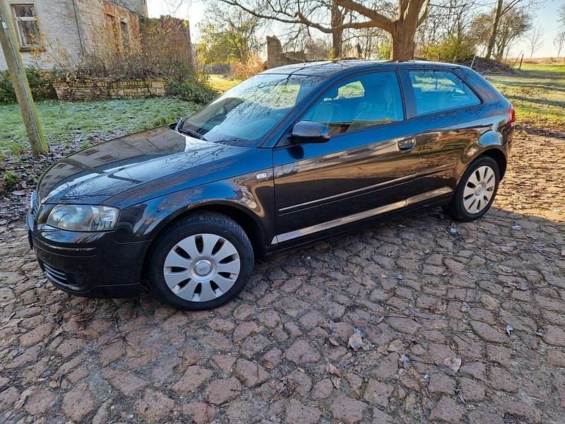 Grau Gebraucht 2007 Audi A3 Ambiente Limousine | 2.500 € (Superpreis) - Bild 1/4