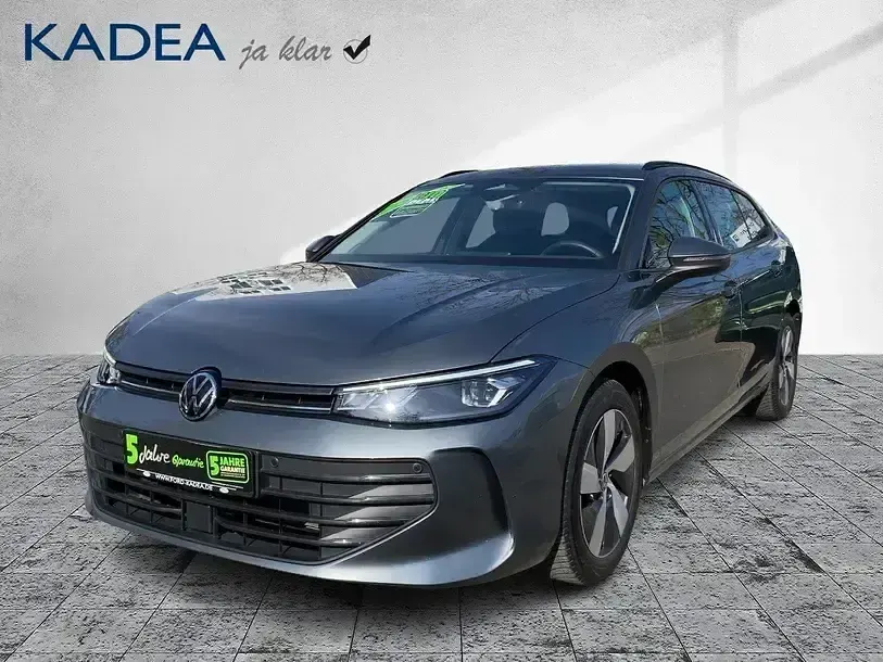 Gebraucht VW Passat 150 PS (110 kW) 2025 Diabasgrau metallic Kombi