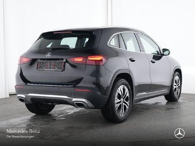 Kosmosschwarz Gebraucht 2024 Mercedes GLA180 Progressive SUV | 35.590 € (Guter Preis) - Bild 1/4
