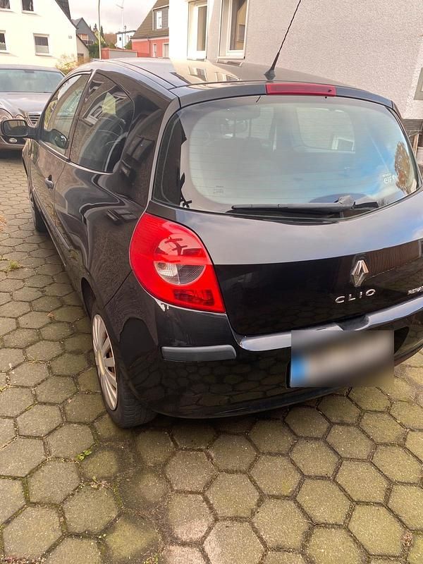 Gebraucht Renault Clio II 87 PS (63 kW) 2007 Schwarz Kleinwagen