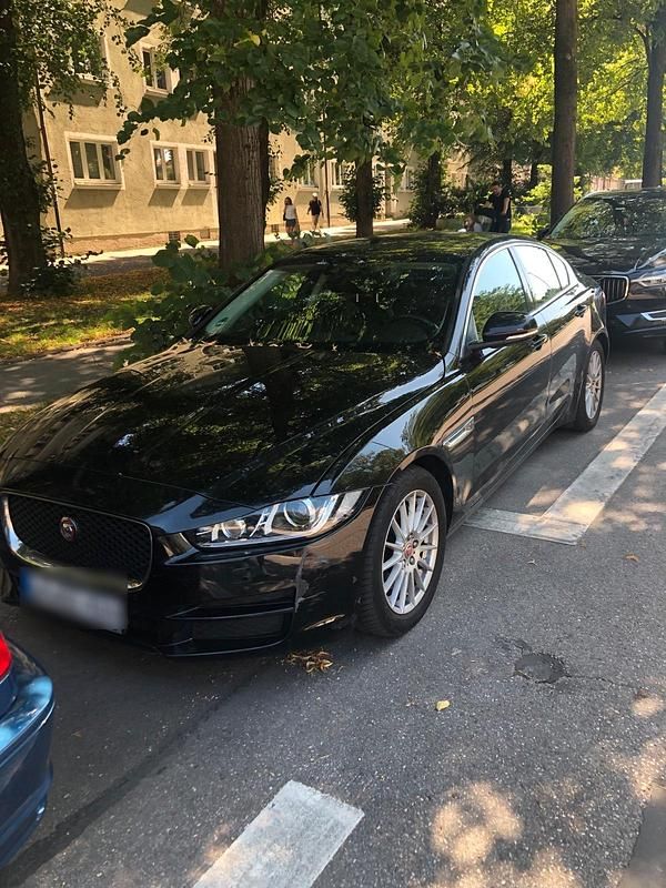 Schwarz Gebraucht 2016 Jaguar XE Limousine | 8.900 € (Fairer Preis) - Bild 1/4