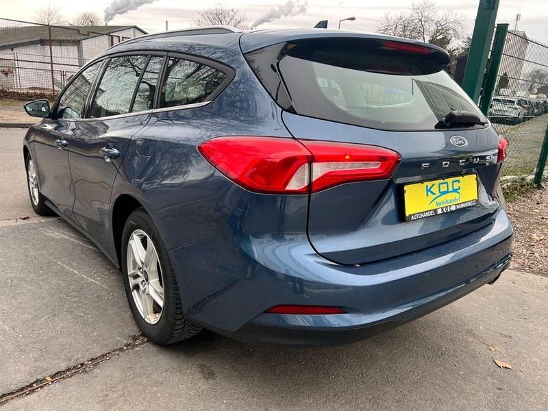 Gebraucht Ford Focus Cool & Connect 120 PS (88 kW) 2019 Blau Limousine