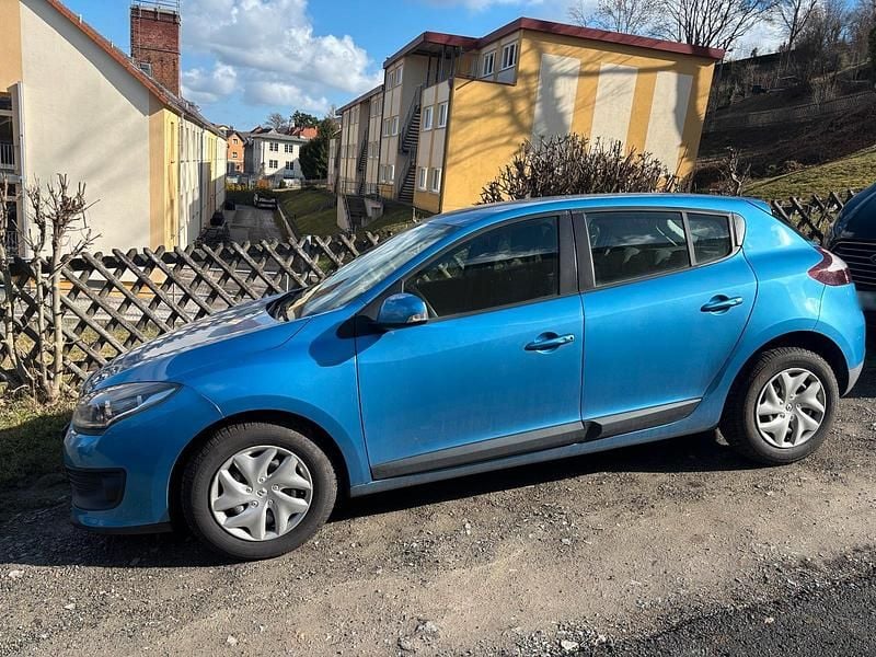 Gebraucht Renault Mégane III 110 PS (80 kW) 2015 Blau Kleinwagen