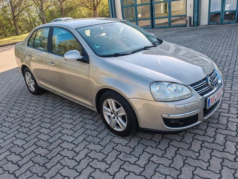 Gebraucht VW Jetta Comfortline 102 PS (75 kW) 2006 Gold Limousine
