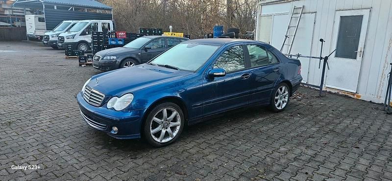 Gebraucht Mercedes C180 143 PS (105 kW) 2005 Blau Limousine