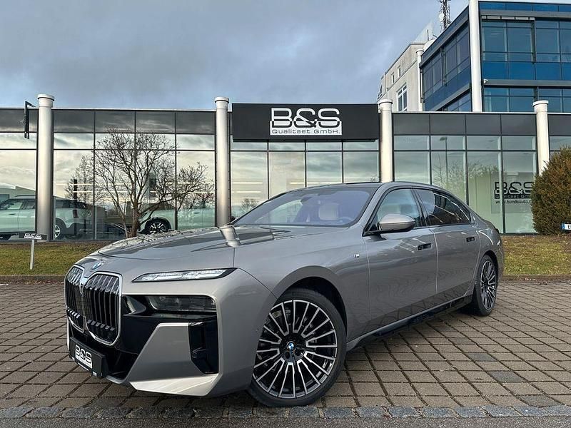 Grau Gebraucht 2025 BMW 740 M Sport Limousine | 126.990 € (Fairer Preis) - Bild 1/4
