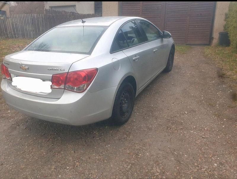 Gebraucht Chevrolet Cruze LS 124 PS (91 kW) 2010 Grau Limousine