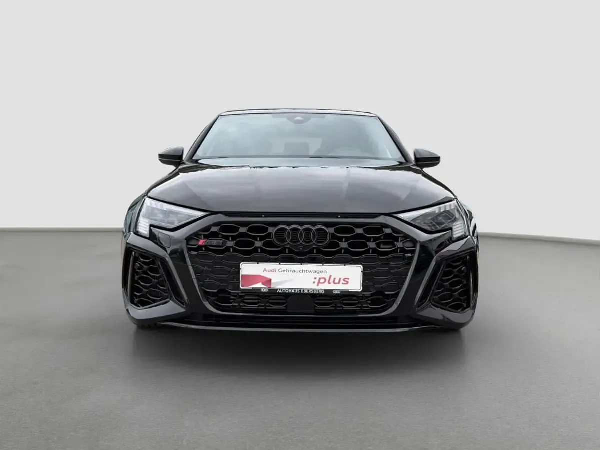 Gebraucht Audi RS3 Sportback Ambiente 400 PS (294 kW) 2024 Mythosschwarz metallic Kleinwagen