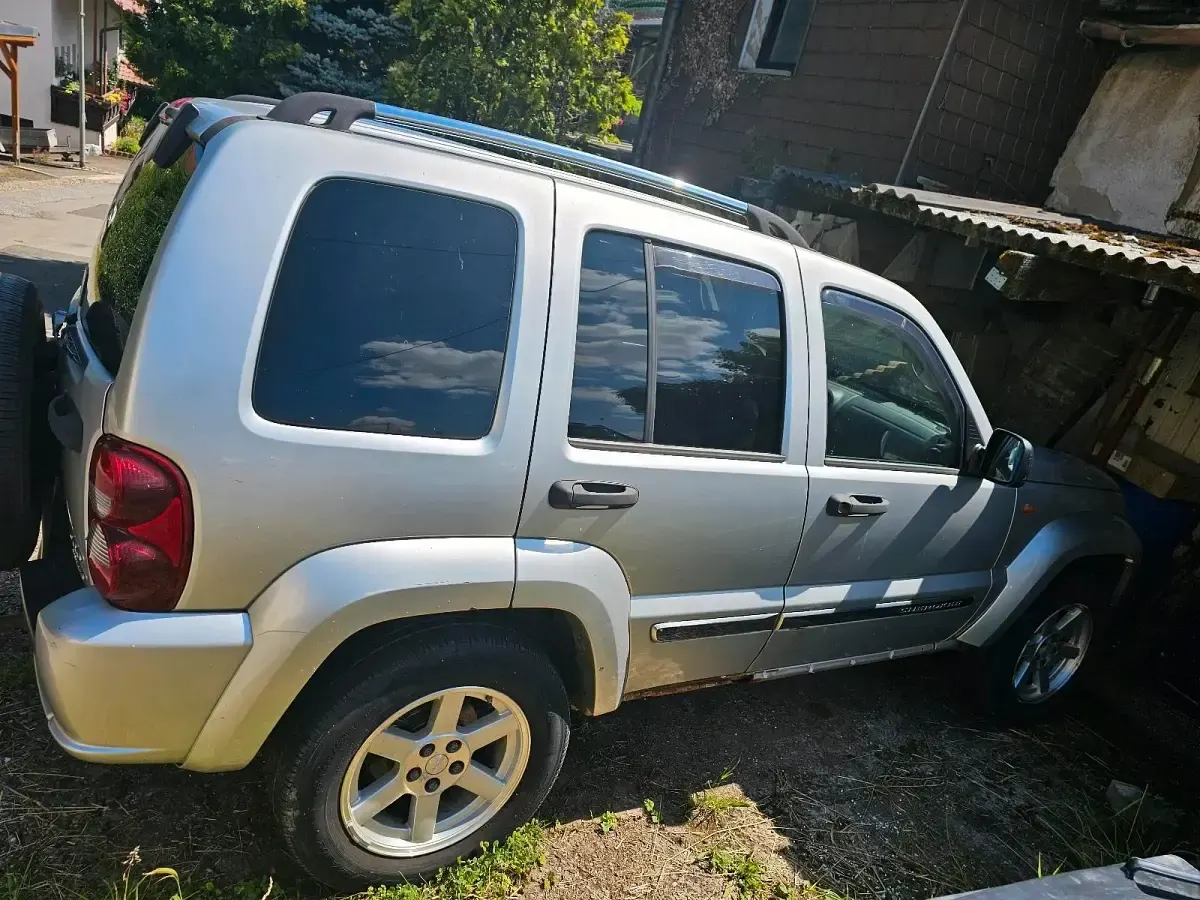 Brugt Jeep Cherokee 163 HK (119 kW) 2005 Grå SUV