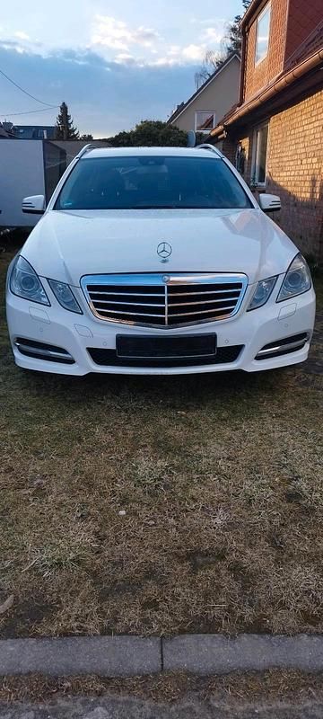 Gebraucht Mercedes E220 Avantgarde 170 PS (125 kW) 2012 Weiß Kombi