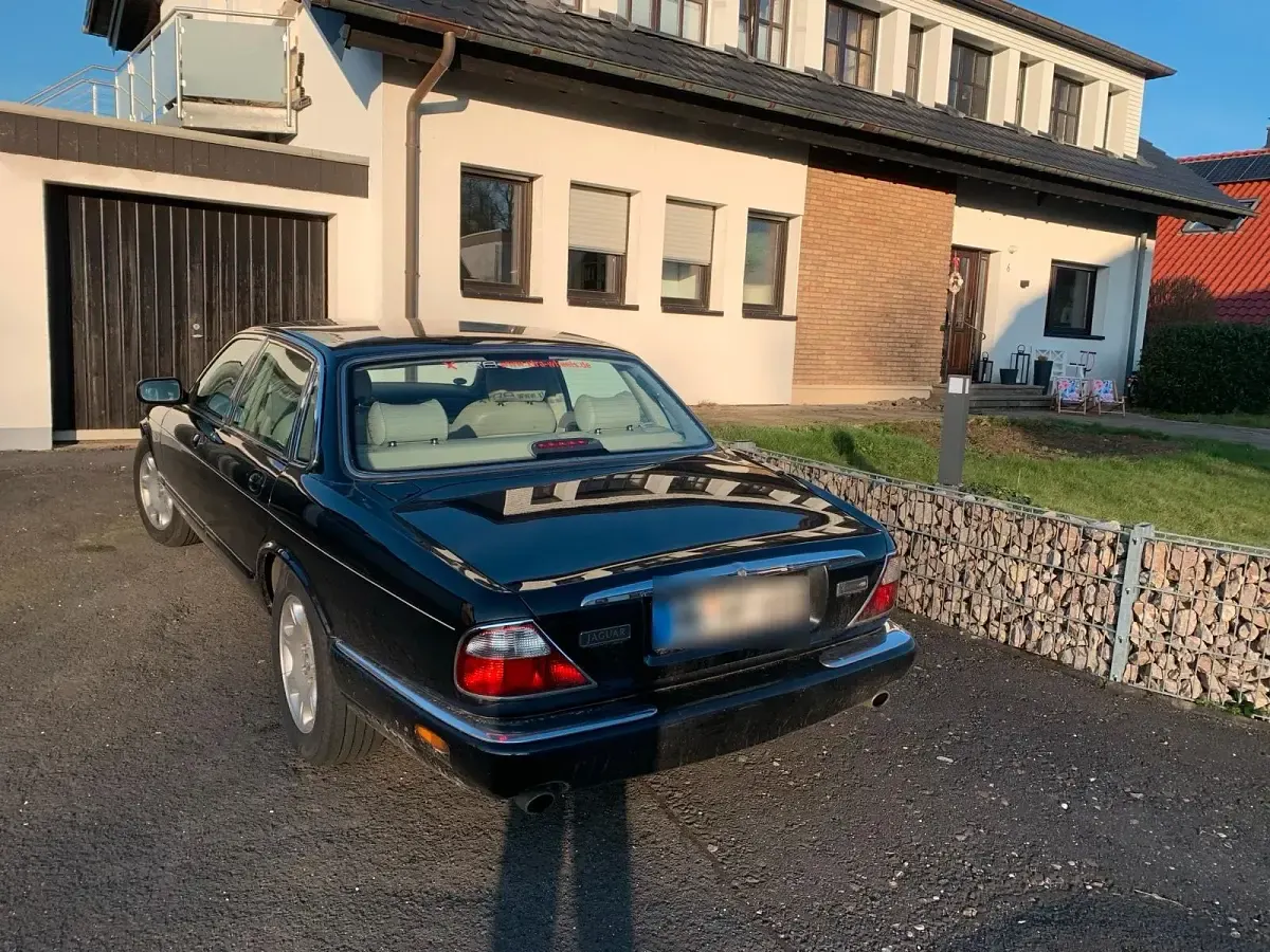 Gebraucht Jaguar XJ8 286 PS (210 kW) 2000 Schwarz Limousine