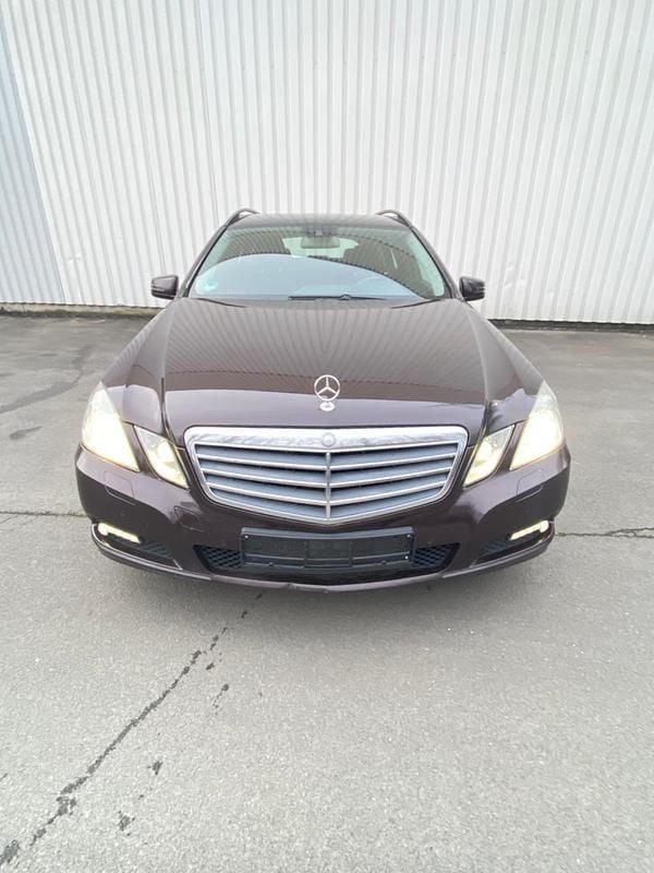 Gebraucht Mercedes E220 170 PS (125 kW) 2010 Violet Kombi