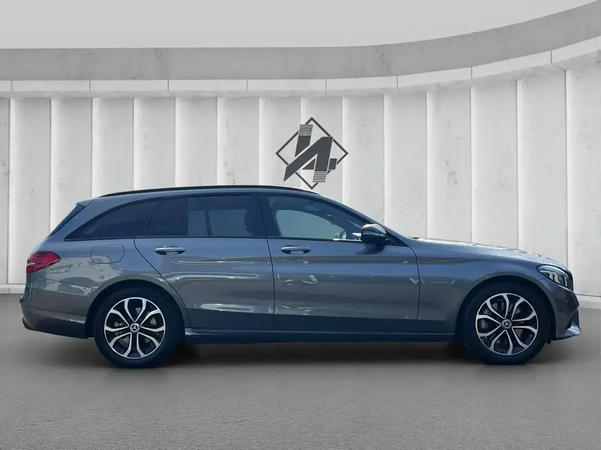 Gebraucht Mercedes 300 Night 258 PS (189 kW) 2019 Selenitgrau  metalliclack Kombi