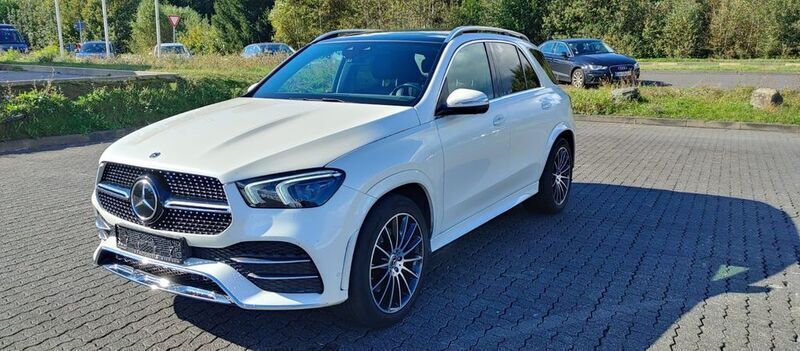 Diamantweiss metalliclack Gebraucht 2020 Mercedes GLE350 AMG SUV | 43.900 € - Bild 1/4