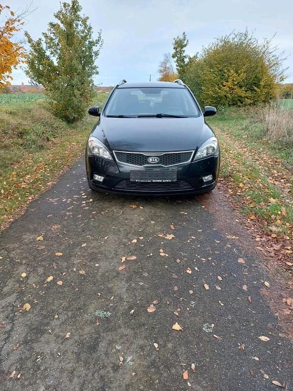 Gebraucht Kia Ceed 90 PS (66 kW) 2012 Schwarz Kleinwagen