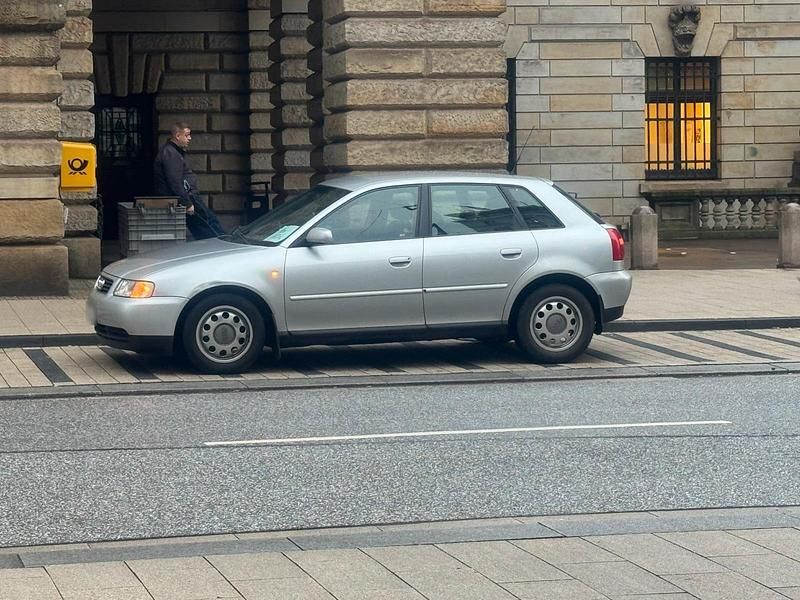 Brugt Audi A3 106 HK (77 kW) 2000 Grå Hatchback