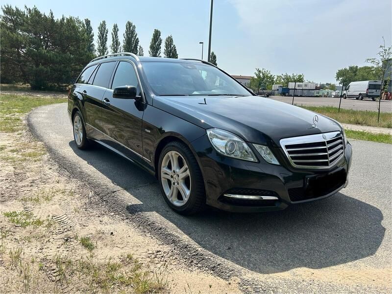 Schwarz Gebraucht 2012 Mercedes E300 Kombi | 10.500 € (Guter Preis) - Bild 1/4