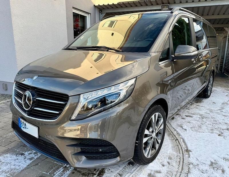 Grau Gebraucht 2016 Mercedes V250 Avantgarde Van / Kleinbus | 42.100 € (Etwas zu teuer) - Bild 1/4