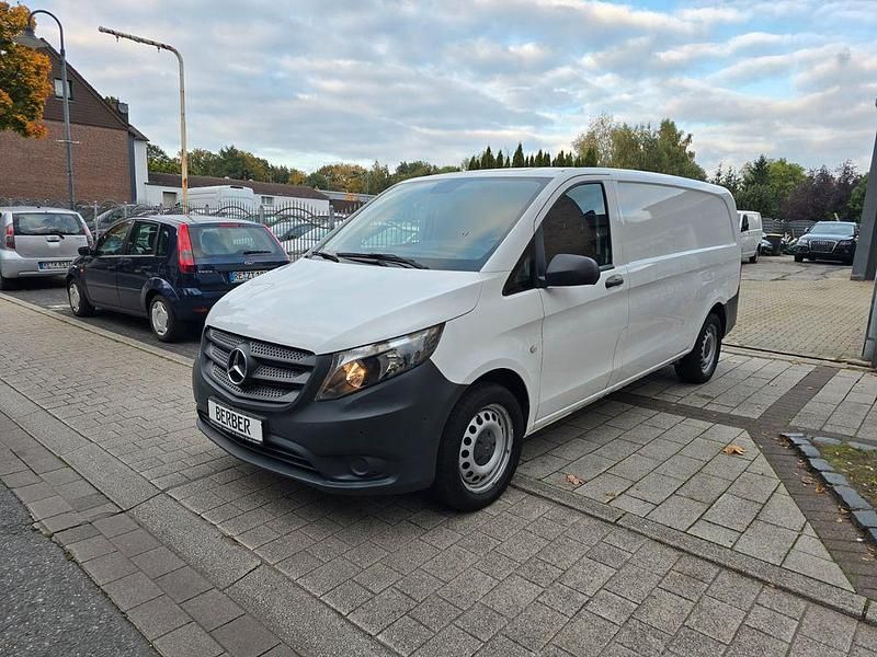 Arktikweiss Gebraucht 2017 Mercedes Vito Van | 22.970 € (Guter Preis) - Bild 1/4