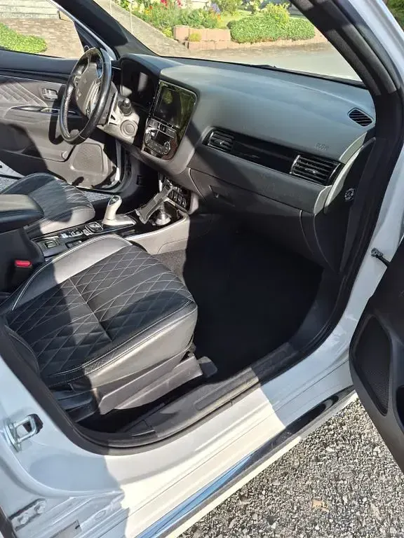 Gebraucht Mitsubishi Outlander P-HEV 224 PS (164 kW) 2019 Weiß SUV