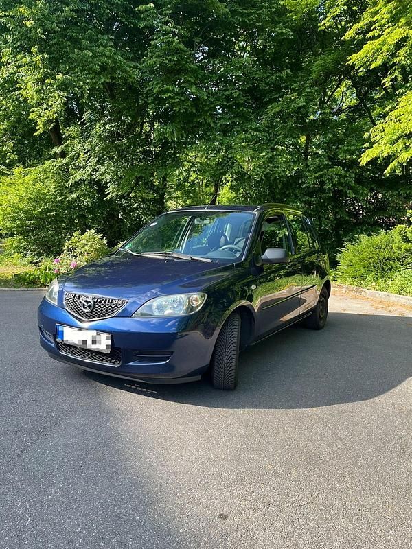 Blau Gebraucht 2004 Mazda 2 Kleinwagen | 1.000 € (Fairer Preis) - Bild 1/4