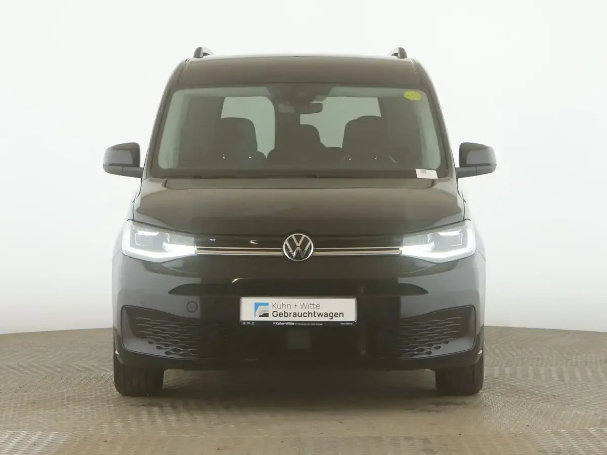 Gebraucht VW Caddy Maxi Life 122 PS (89 kW) 2023 Deep black perleffekt Van / Kleinbus