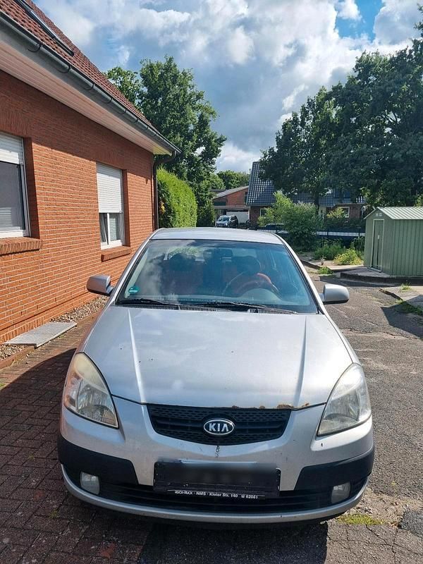 Silber Gebraucht 2007 Kia Rio Limousine | 899 € (Fairer Preis) - Bild 1/4