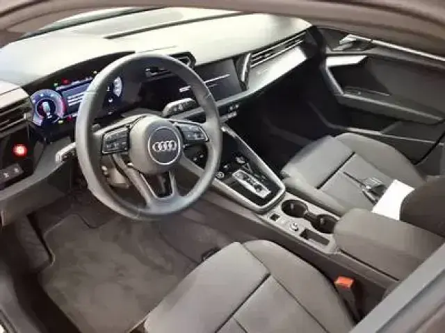 Gebraucht Audi A3 Ambiente 150 PS (110 kW) 2025 Gletscherweiß metallic Limousine