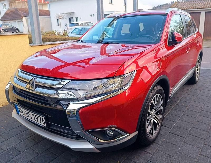 Gebraucht Mitsubishi Outlander Plus 150 PS (110 kW) 2018 Rot SUV